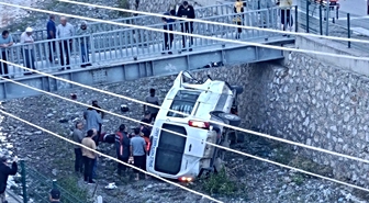 İskilip'te diyaliz hastası taşıyan araç devrildi: 5 yaralı