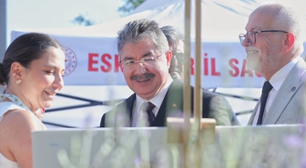 Vali Yılmaz, Halk Sağlığı Haftası Etkinliğinde Sağlık Stantlarını Ziyaret Etti