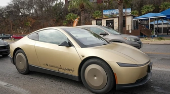 Fransa, Tesla'nın otonom araç testlerine onay verdi