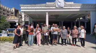 Yalova'da otel işçilerinden alacak protestosu