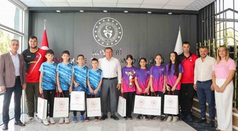 Kayseri'den Masa Tenisinde Büyük Başarı: Kızlar Şampiyon, Erkekler 6. Oldu
