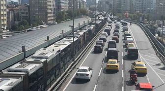 Mecidiyeköy'de Metrobüs Arızası Trafiği Kilitledi