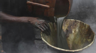 Nijerya'da petrol hırsızlığı girişiminde bulunan 37 kişi zehirlenerek öldü