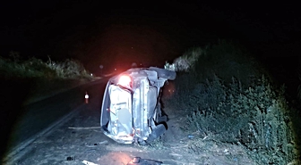 Viraja hızlı giren otomobil takla atarak kanala devrildi: 1 ölü