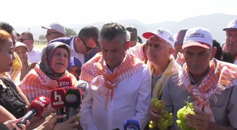 Özgür Özel Manisalı Üzüm Üreticileriyle Buluştu: 'TMO Doğru Fiyatı Açıklamalı'