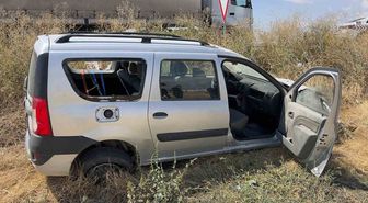 Bolvadin'de Otomobil Şarampole Girdi: 2 Yaralı
