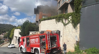 Sarıyer'de yangın: Çatıda mahsur kalan 8 kişi kurtarıldı