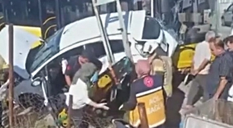 Sultanbeyli’de İETT otobüsü ile otomobil çarpıştı: 1'i bebek 4 yaralı