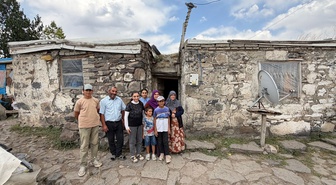 Özer Ailesi 80 Yıllık Köhne Evden Modern Yuvaya Kavuştu