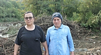 Sinop'ta sel: 2 kadın kurtarıldı, 32 tavuk telef oldu