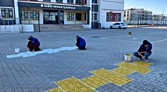 Gençlik Merkezi Gönüllülerinden Okul Bahçelerine Geleneksel Oyun Çizimi