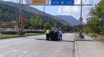 Amasya'da Polis Arızalı Araca Yardım Etti