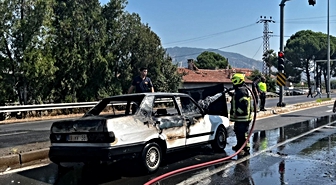 Nazilli'de seyir halindeki otomobil alev aldı