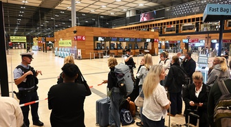 Berlin Havalimanı'nda Zehirli Madde Alarmı: Terminal 1 Tahliye Edildi