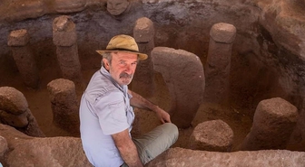Karahantepe Kazı Başkanı Prof. Dr. Necmi Karul Yüksekten Düşerek Yaralandı
