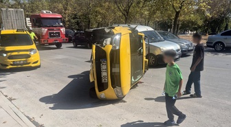 Konya'da Trafik Kazası: Taksi Devrildi, Bir Kişi Yaralandı