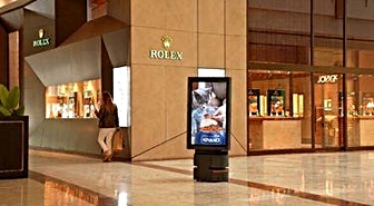 Reklamcılıkta Yeni Dönem: Adrobo Markaların Mesajını Hareketli Ekranlarla Hedef Kitleye Taşıyor