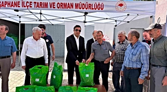 Şaphane'de Kiraz ve Vişne Üreticilerine Yüzde 50 Hibeli Bordo Bulamacı Dağıtıldı