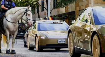 Tesla'nın Sürücüsüz Robotaksisi Cybercab Austin'de Hizmete Girdi