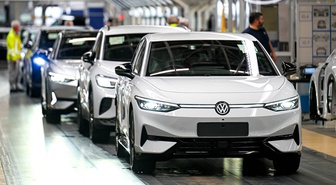 Volkswagen 100 bin çalışanını işten çıkaracak: Almanya'daki dört fabrikanın geleceği belirsiz