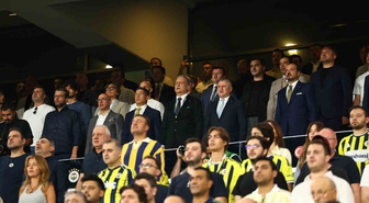 Bakan Bak derbiyi stadyumda izledi