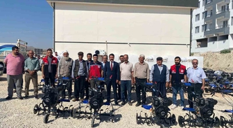 Besni'de çiftçi ve fırıncılara ekipman desteği