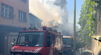 Beyoğlu’nda iki katlı iş yerinde çıkan yangın söndürüldü