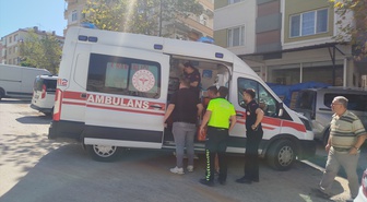 Boyabat'ta hafif ticari araç duvara çarptı: 1 yaralı