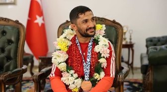 Vali Taşolar, Bronz Madalyalı Judocu Salih Yıldız'ı Kabul Etti ve Dünya Şampiyonası için Başarı Diledi