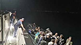 Ege'de 89 Düzensiz Göçmen Kurtarıldı ve Yakalandı