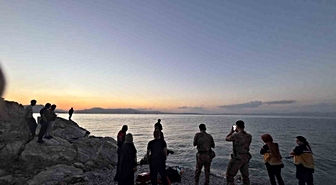 Van Gölü'nde mahsur kalan genç kız kurtarıldı