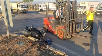 Manavgat'ta Kırmızı Işık İhlali: Taksi Motosiklete Çarptı, 131 Bin TL Ceza