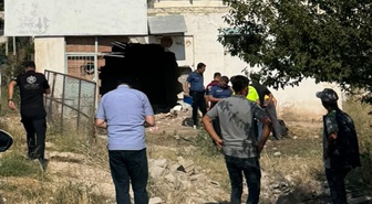 Burdur'da Kontrolden Çıkan Otomobil Depoya Girdi: 3 Yaralı