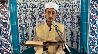 Kekeme imam hatipten Kur'an okuyunca takılmayan hayranlık uyandıran performans