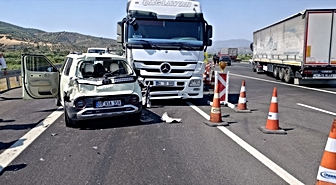 Aydın'da Tır Otomobile Çarptı: 3 Yaralı