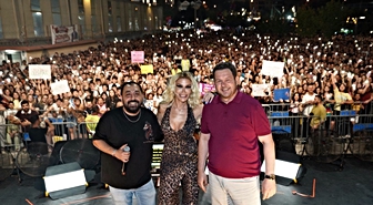 İrem Derici Pınarhisar Festivali'nde Sahne Aldı