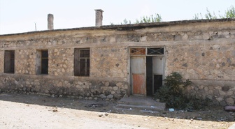 Silopi'de Tehlikeli Metruk Bina Yıkılıyor