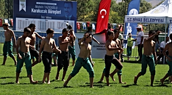 Sivas'ta 4. Uluslararası Muhsin Yazıcıoğlu Karakucak Güreş Festivali
