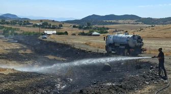 Hozat'ta Kuru Ot Yangını Büyümeden Söndürüldü