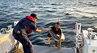 Bodrum'da yüzen göçmen yakalandı