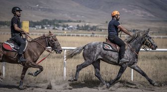 Erzurum'da Rahvan At Yarışları Heyecanı
