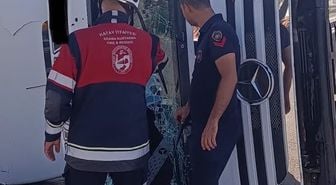 Kırıkhan'da Hafriyat Kamyonu Devrildi: Sürücü Yaralandı