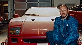 Lewis Hamilton'ın Rüyası Gerçek Oldu: Yıllarca Garajda Bekleyen Ferrari F40 Yeniden Hayat Buldu