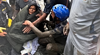 Nepal'de 10 Gün Sonra Sel Felaketinden Kurtarılan Kadın