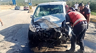 Geyve'de iki araç çarpıştı: 6 yaralı