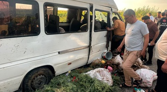 Akçakale'de Minibüs Kanalına Devrildi: 15 Yaralı