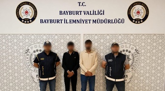 Bayburt’ta 2 düzensiz göçmen sahte yol izin belgesiyle yakalandı