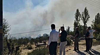 Burdur'un Bucak İlçesinde Orman Yangınına Havadan ve Karadan Müdahale Sürüyor