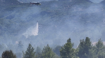 Burdur’da orman yangınına havadan ve karadan müdahale sürüyor