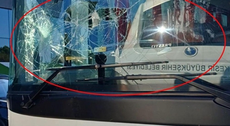Daha ilk maçtan bu yapılır mı? Birkaç saat arayla iki farklı takım taraftarıyla arbede yaşadılar